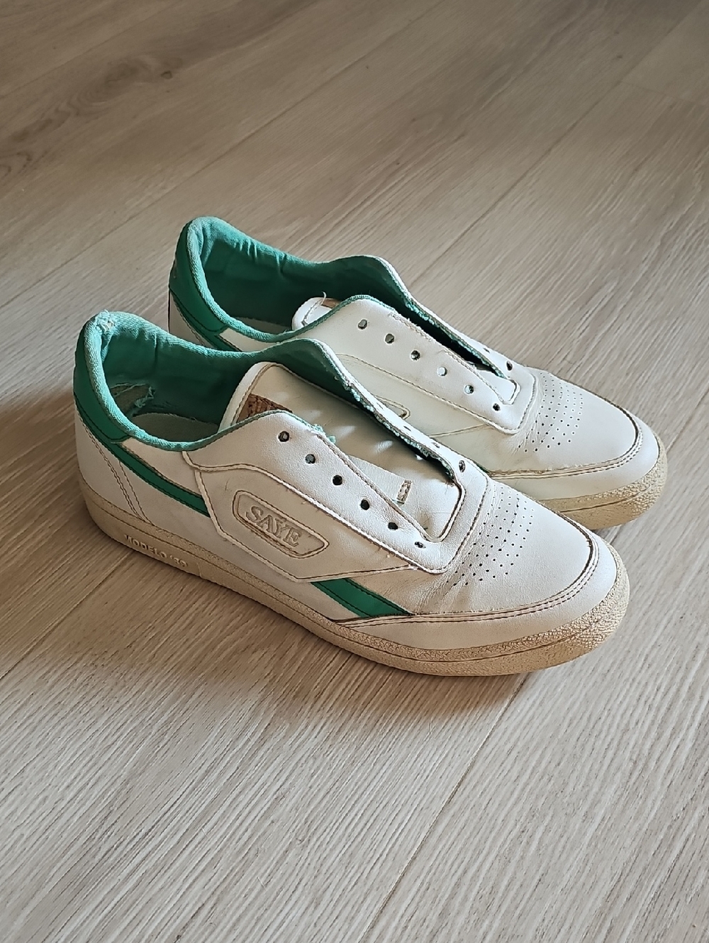 Saye Classic Women's White and Green Sneakers